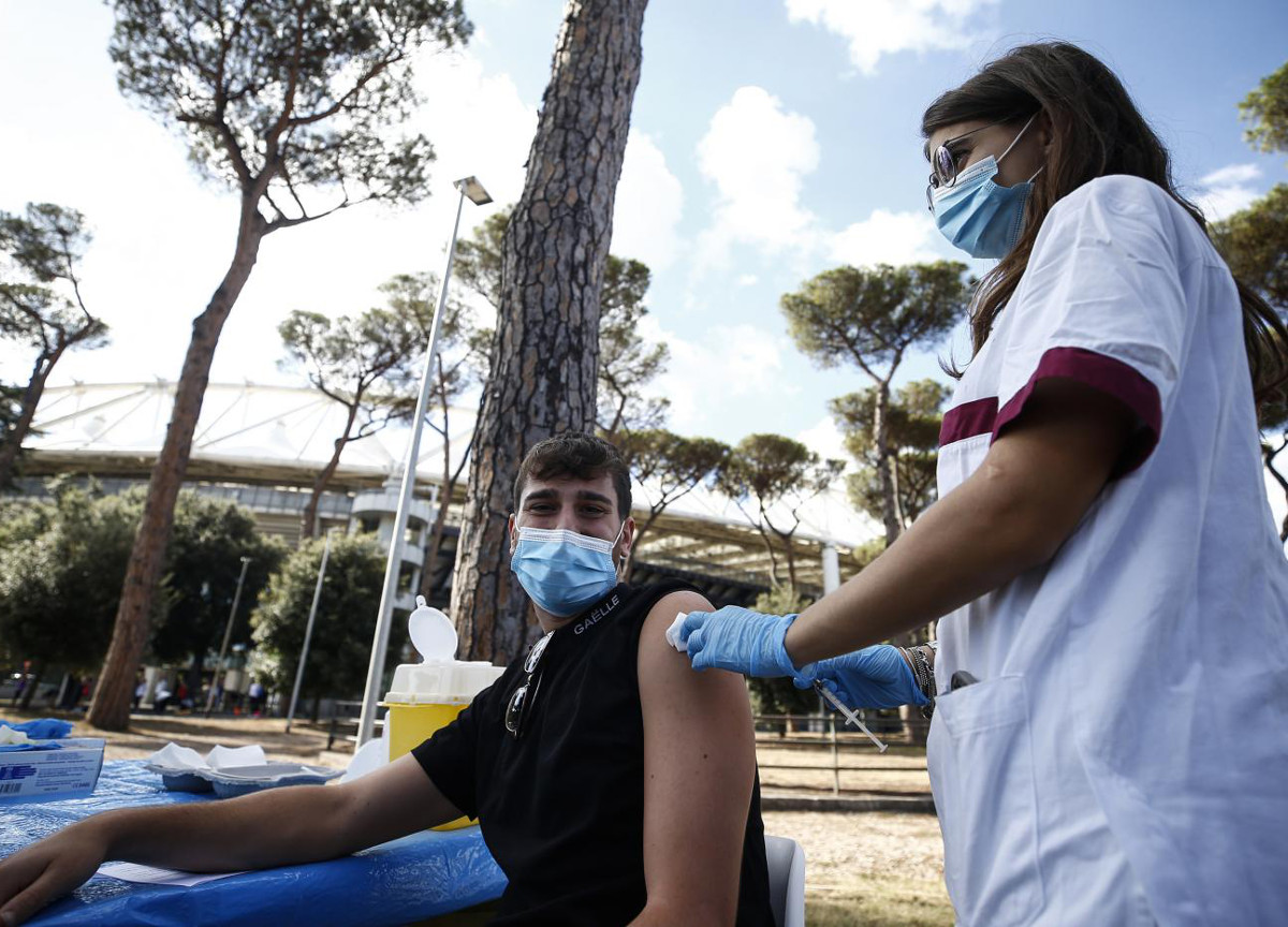Vaccini, fragili e over 80 non fanno le terze dosi. Solo 1 su 3 ha detto sì Vaccini, fragili e over 80 non fanno le terze dosi. Solo 1 su 3 ha detto sì