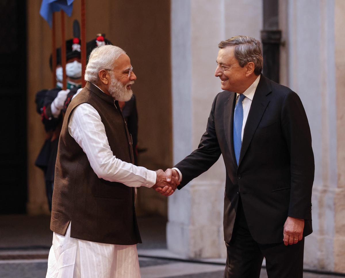 Draghi, premier per grazia ricevuta che ha messo la democrazia tra parentesi Draghi, premier per grazia ricevuta che ha messo la democrazia tra parentesi