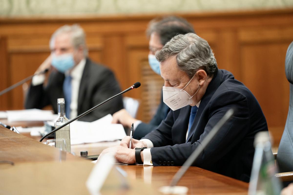 Draghi, premier per grazia ricevuta che ha messo la democrazia tra parentesi Draghi, premier per grazia ricevuta che ha messo la democrazia tra parentesi