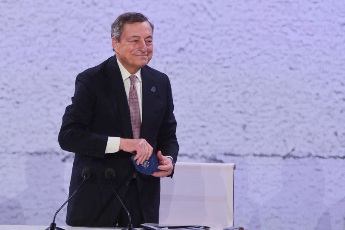 Draghi, premier per grazia ricevuta che ha messo la democrazia tra parentesi Draghi, premier per grazia ricevuta che ha messo la democrazia tra parentesi