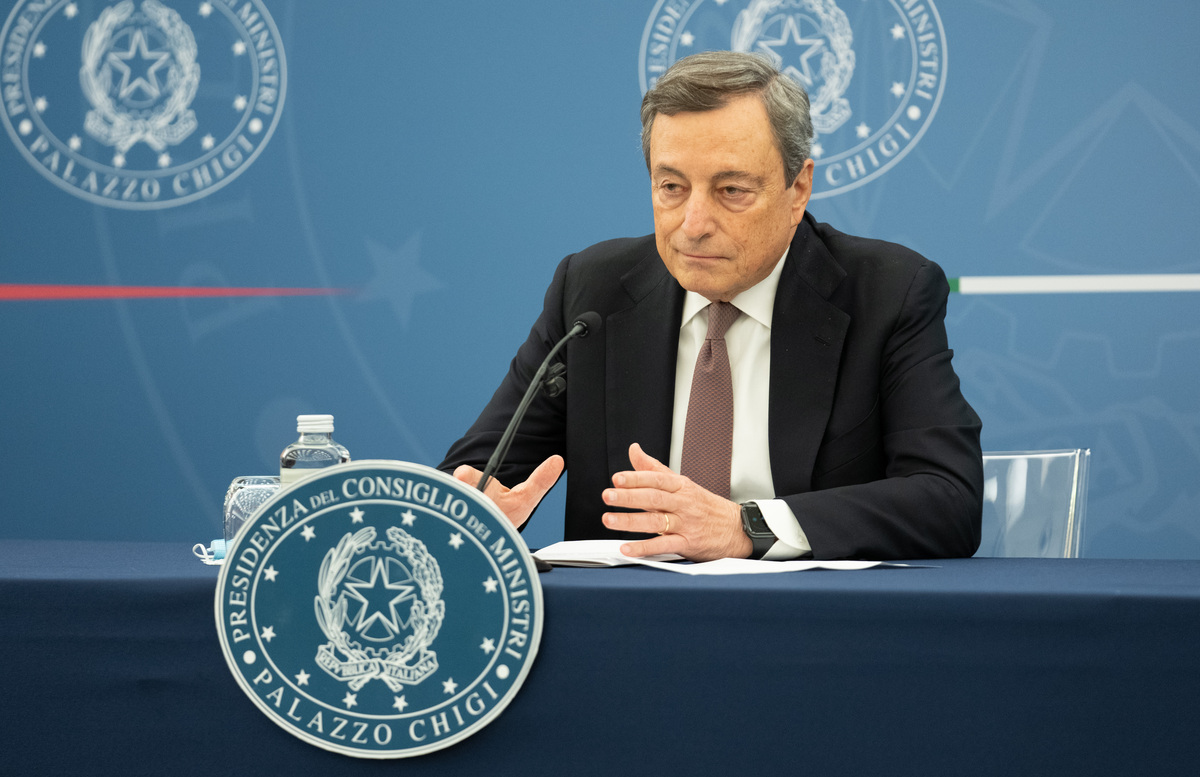 Draghi, premier per grazia ricevuta che ha messo la democrazia tra parentesi Draghi, premier per grazia ricevuta che ha messo la democrazia tra parentesi
