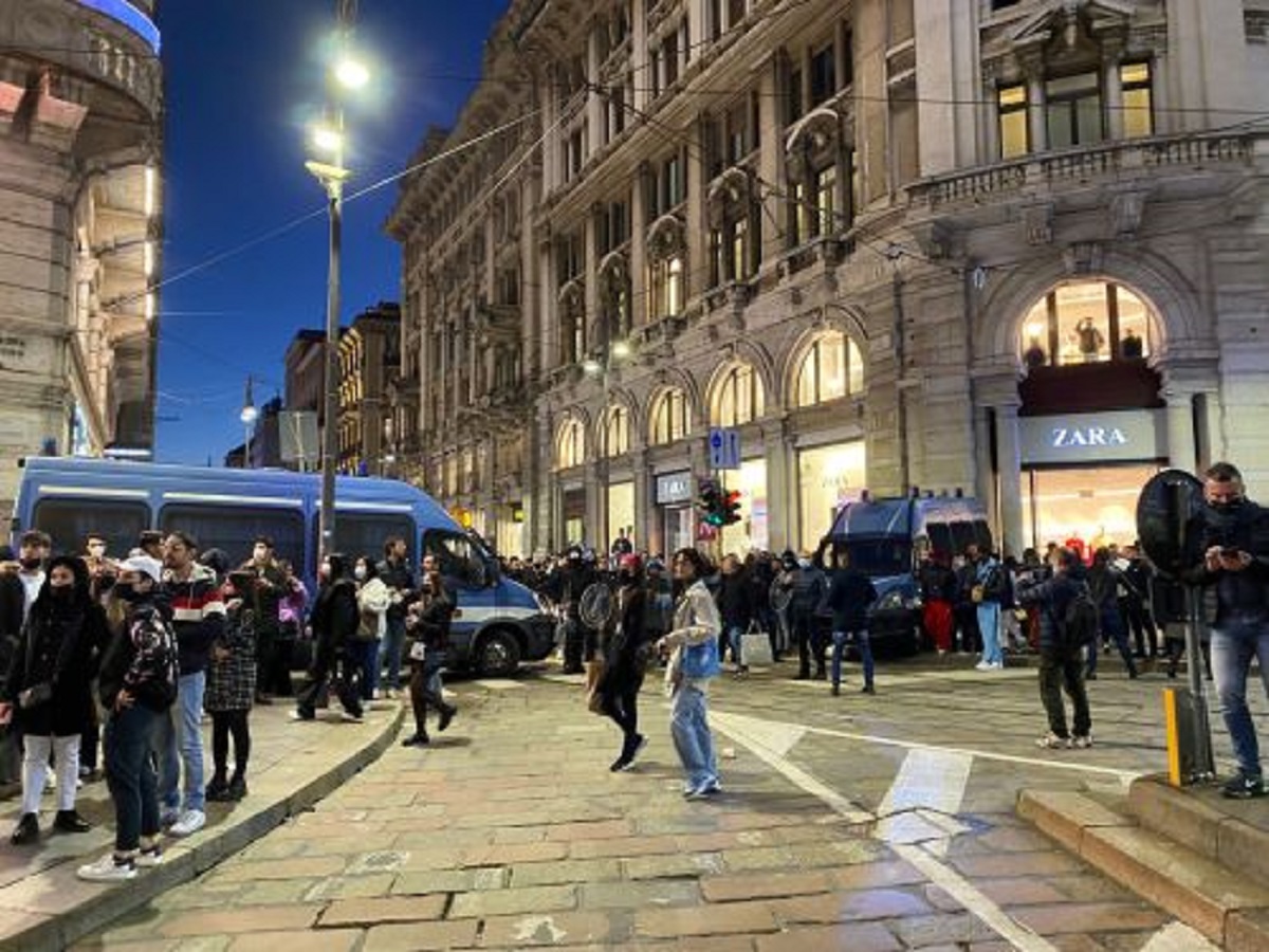 Corteo No Green pass a Milano: 115 identificati, dieci denunce. FOTO Corteo No Green pass a Milano: 115 identificati, dieci denunce. FOTO
