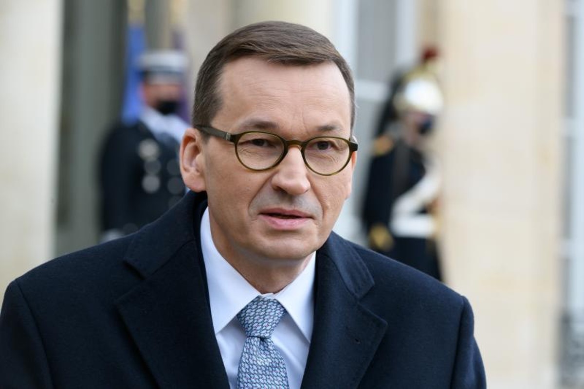 Polonia, migliaia di migranti a confine: attacco organizzato dalla Bielorussia Polonia, migliaia di migranti a confine: attacco organizzato dalla Bielorussia