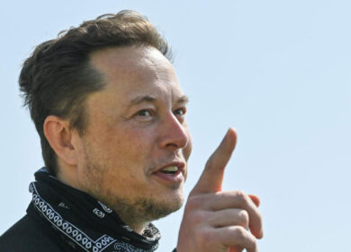 Tesla, scivolone a Wall Street: vendite dopo il sondaggio di Musk su Twitter