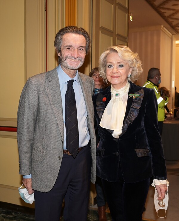 Il Generale Figliuolo a Milano incontra l’Associazione Amici della Lirica Il Generale Figliuolo a Milano incontra l’Associazione Amici della Lirica