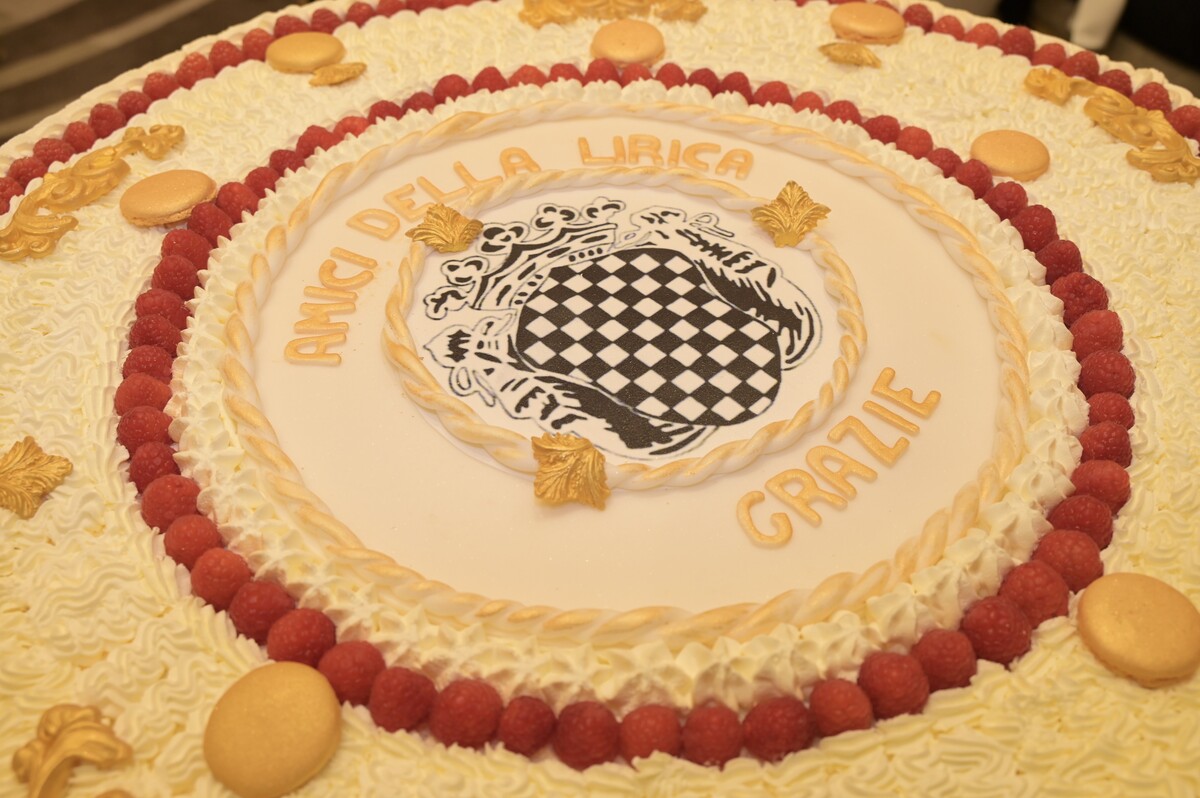 Il Generale Figliuolo a Milano incontra l’Associazione Amici della Lirica Il Generale Figliuolo a Milano incontra l’Associazione Amici della Lirica