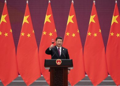 Cina, meno Deng e più Mao: il plenum riscrive la storia secondo Xi Jinping