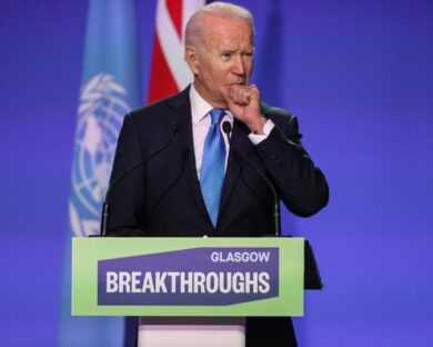 Cop26, Biden con un vento ti cambia il clima e spaventa Camilla Parker Bowles