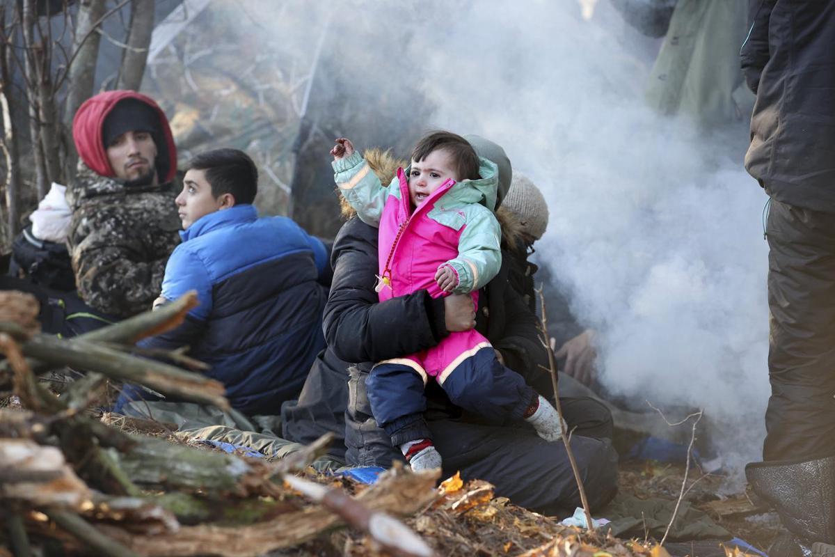 Varsavia-Minsk sull’orlo della guerra: 2mila migranti ammassati al confine Ue Varsavia-Minsk sull’orlo della guerra: 2mila migranti ammassati al confine Ue