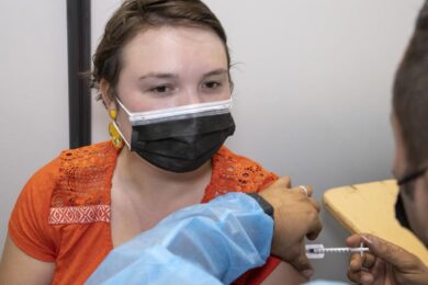 Vaccino, la Francia sconsiglia Moderna per gli under 30