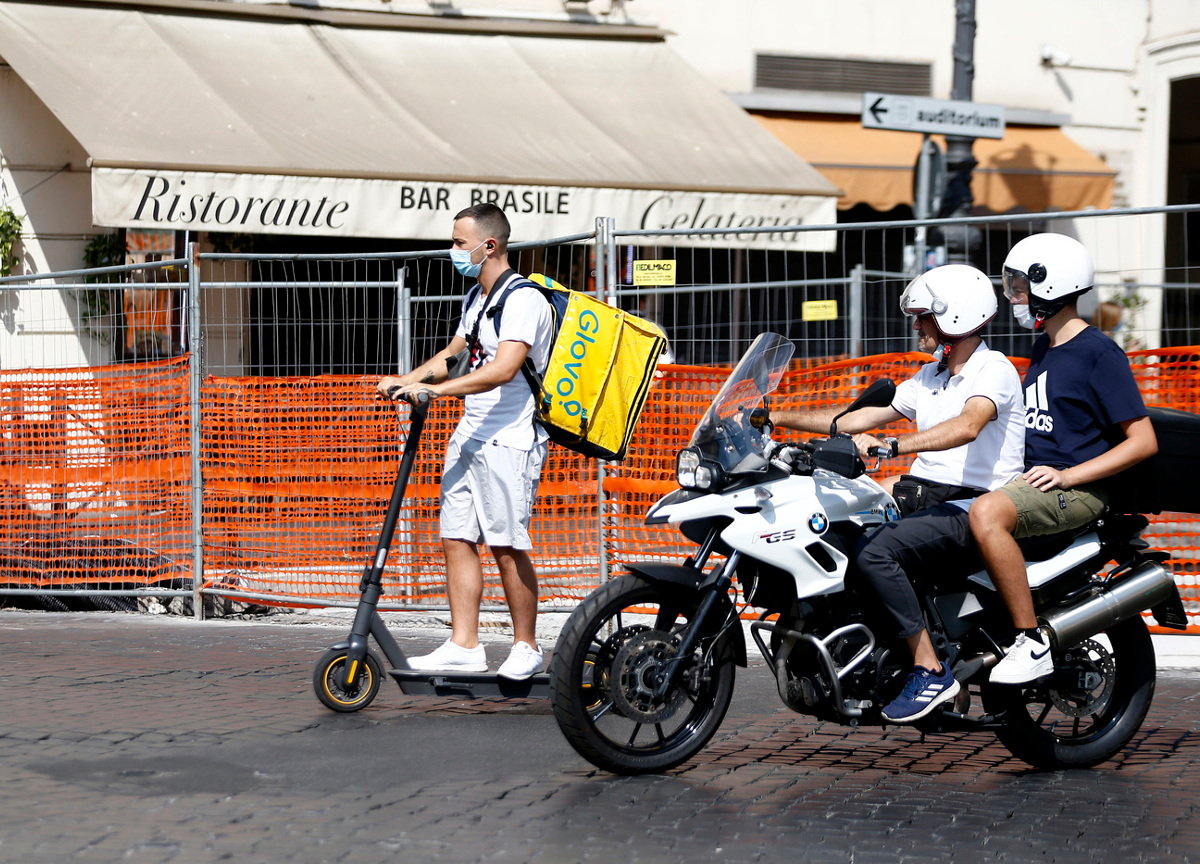 Dl Infrastrutture, nuove regole monopattini. Stop ai parcheggi sui marciapiedi Dl Infrastrutture, nuove regole monopattini. Stop ai parcheggi sui marciapiedi