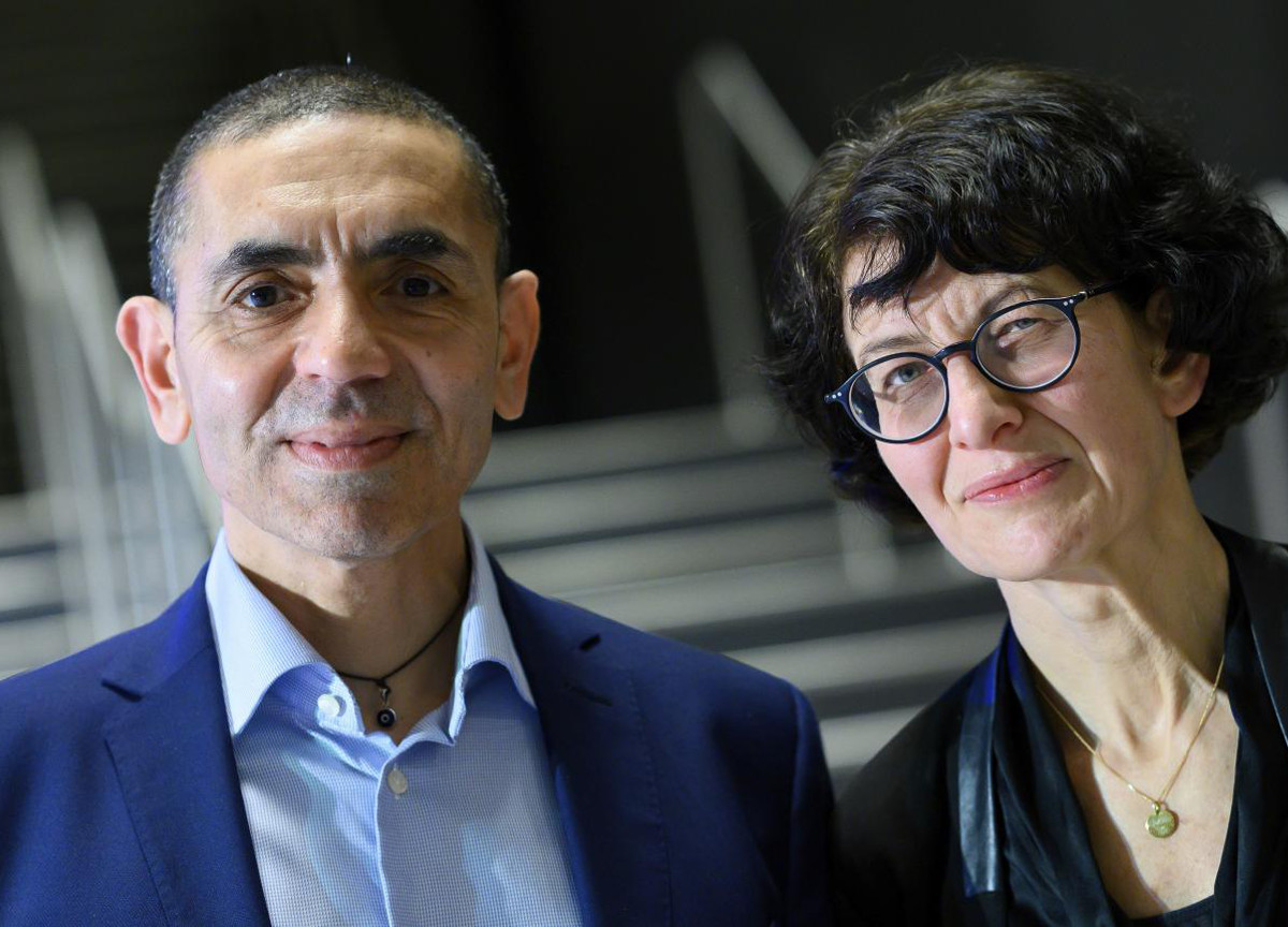 I creatori del vaccino Pfizer: “Presto batteremo anche l’Hiv e il cancro” I creatori del vaccino Pfizer: “Presto batteremo anche l’Hiv e il cancro”