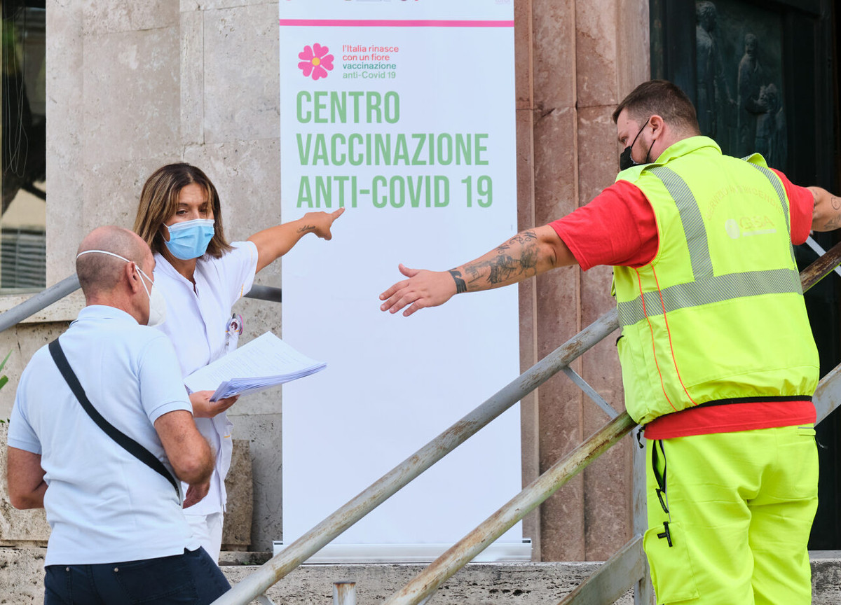 Coronavirus, ipotesi mini-lockdown a Natale. Marche e Friuli cifre da “gialla” Coronavirus, ipotesi mini-lockdown a Natale. Marche e Friuli cifre da “gialla”