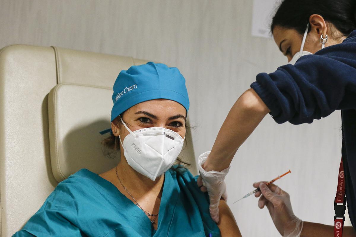 Coronavirus, ipotesi mini-lockdown a Natale. Marche e Friuli cifre da “gialla” Coronavirus, ipotesi mini-lockdown a Natale. Marche e Friuli cifre da “gialla”
