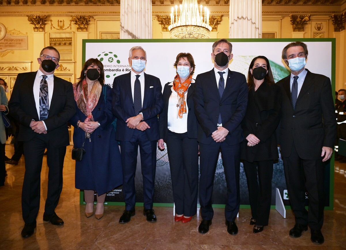 Premio Internazionale Lombardia è Ricerca premiati scienziati che hanno scoperto l’idrogeno verde. Premio Internazionale Lombardia è Ricerca premiati scienziati che hanno scoperto l’idrogeno verde.