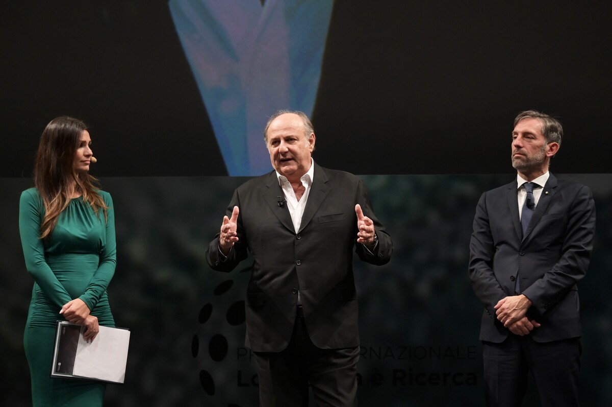 Premio Internazionale Lombardia è Ricerca premiati scienziati che hanno scoperto l’idrogeno verde. Premio Internazionale Lombardia è Ricerca premiati scienziati che hanno scoperto l’idrogeno verde.