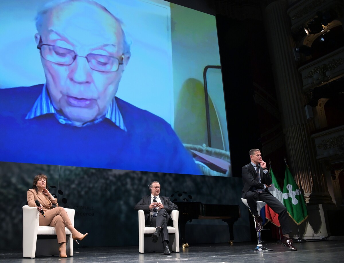 Premio Internazionale Lombardia è Ricerca premiati scienziati che hanno scoperto l’idrogeno verde. Premio Internazionale Lombardia è Ricerca premiati scienziati che hanno scoperto l’idrogeno verde.
