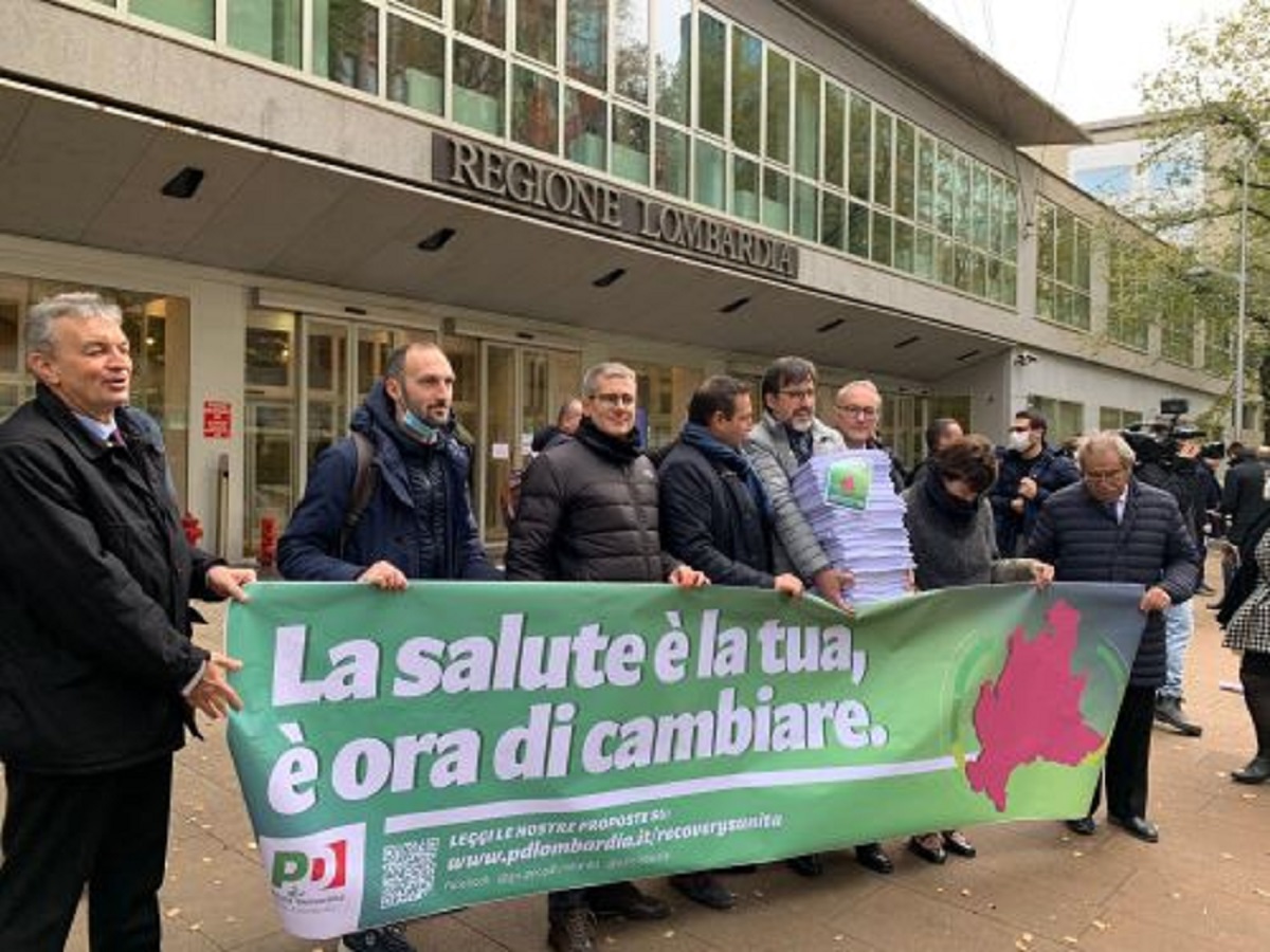 Regione Lombardia, opposizioni in presidio contro la riforma sanitaria. FOTO Regione Lombardia, opposizioni in presidio contro la riforma sanitaria. FOTO