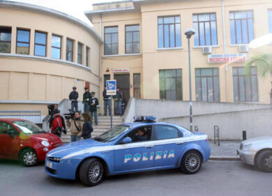 Seggiolino fissato male, omicidio stradale per i genitori del bimbo morto