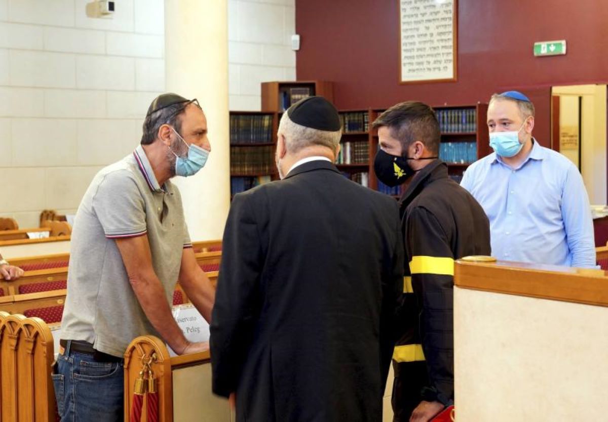 Eitan, mandato d’arresto internazionale per il nonno: “Rapimento premeditato”