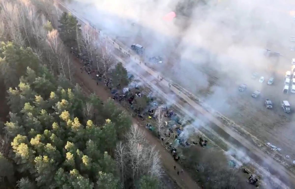 Polonia-Bielorussia, migranti arrestati alla frontiera. “Rischio guerra”