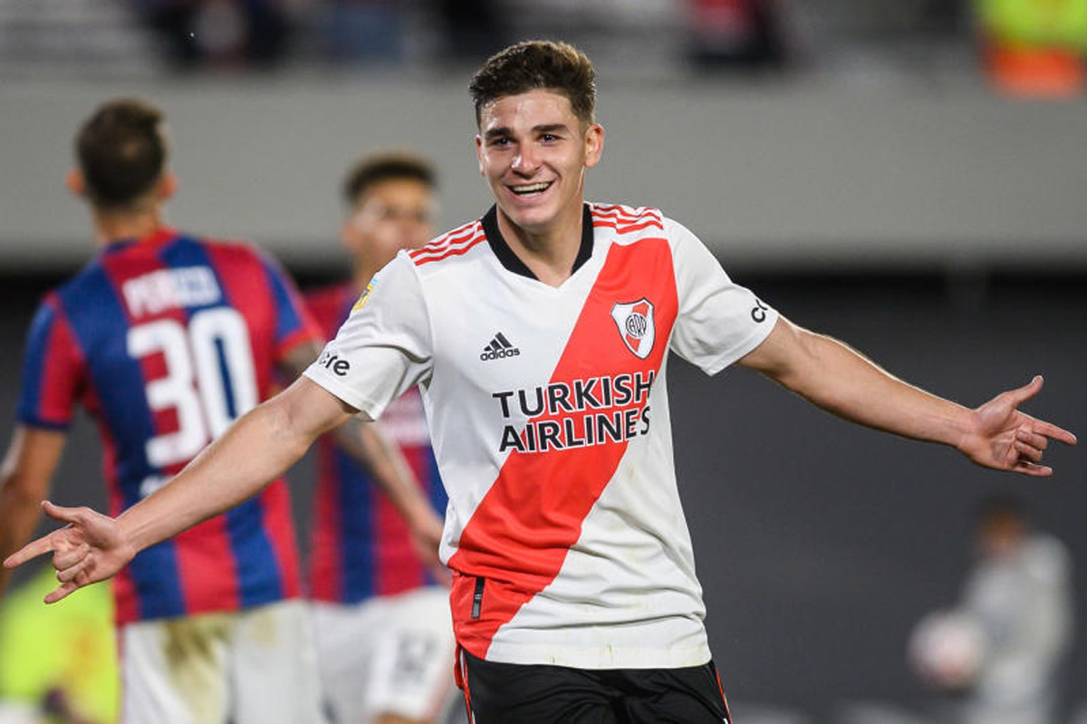 Julian Alvarez e Vlahovic: intrigo Juventus-Fiorentina. Ma il Milan… Julian Alvarez e Vlahovic: intrigo Juventus-Fiorentina. Ma il Milan…