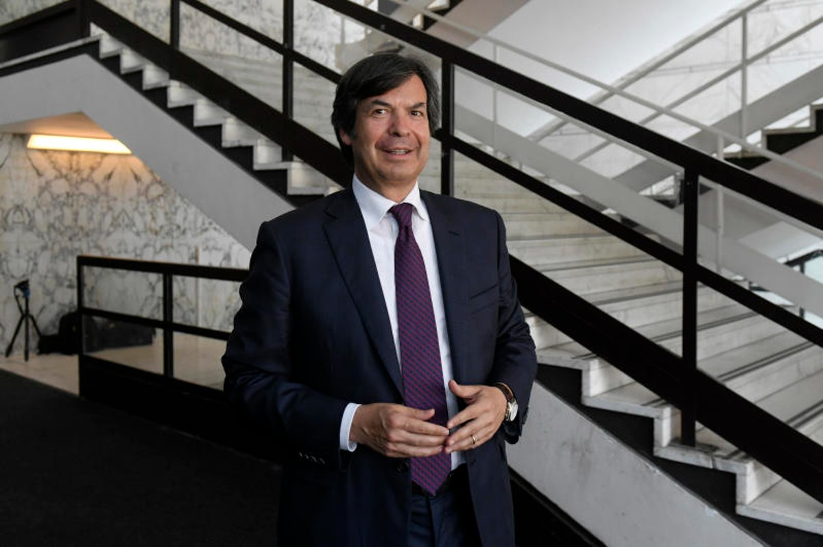 Intesa, Messina: “Draghi deve restare premier. No al suo passaggio al Colle”