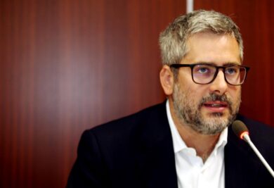 Bussolati come Pelosi: entra nella storia dell’ostruzionismo, discorsi-record