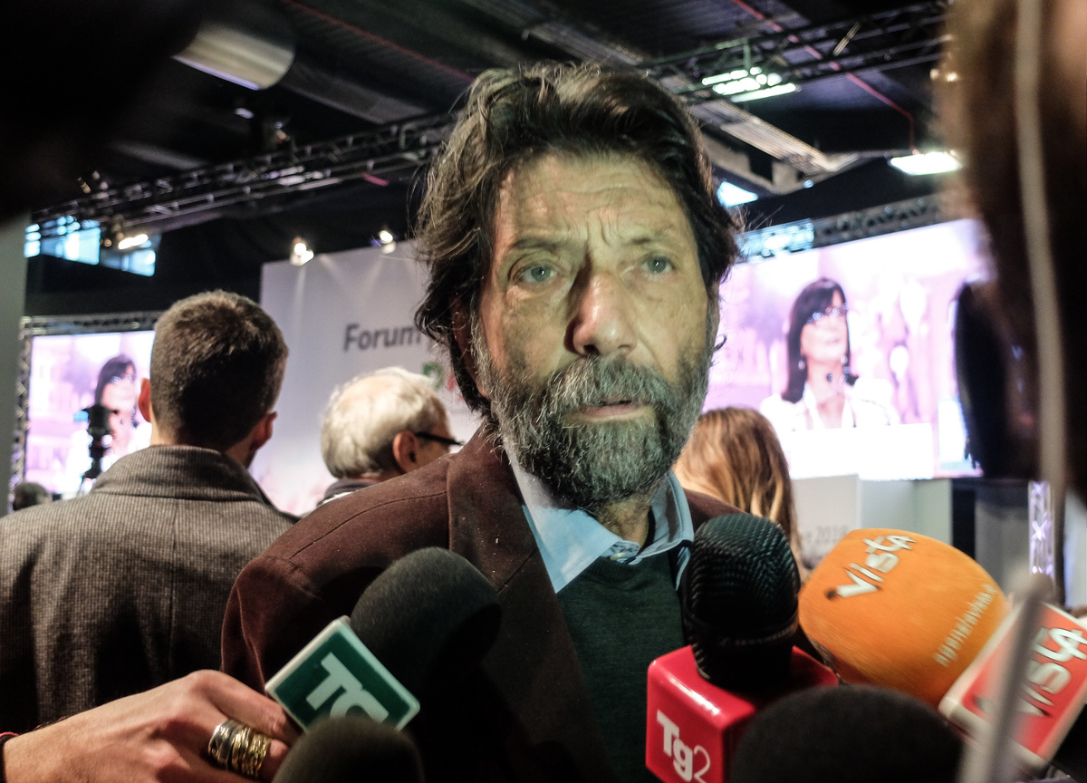 Virus, No Green Pass si fanno il partito. Cacciari, Freccero e Puzzer insieme