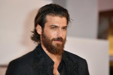 Can Yaman fa beneficenza aspettando Sandokan: evento Charity a Cinecittà World