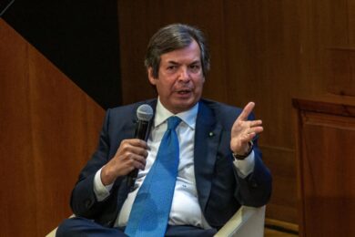 Intesa, Messina apre ai giovani: “3.500 assunzioni nei prossimi anni”