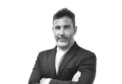 Interflora lo dice con i fiori (ma non solo). Ed espande la sua offerta.