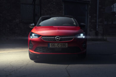 Opel: i fari Intelli-Lux LED sfidano il buio