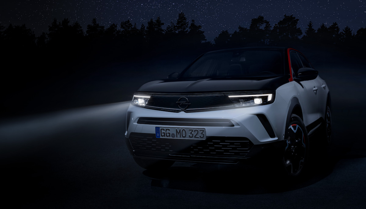 Opel: i fari Intelli-Lux LED sfidano il buio