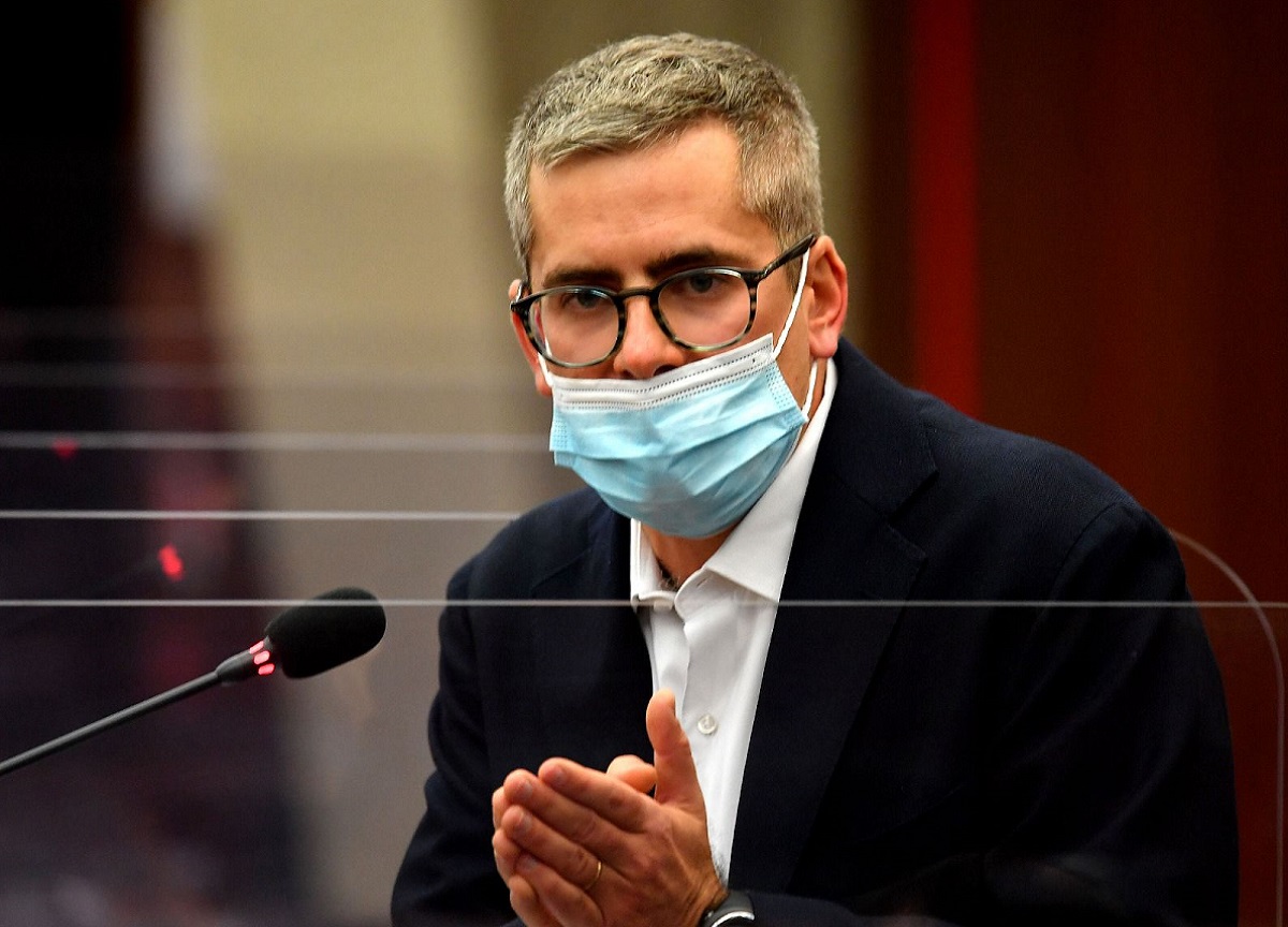 Bussolati, intervento da Guinness in aula: parla tutto il giorno. FOTO Bussolati, intervento da Guinness in aula: parla tutto il giorno. FOTO