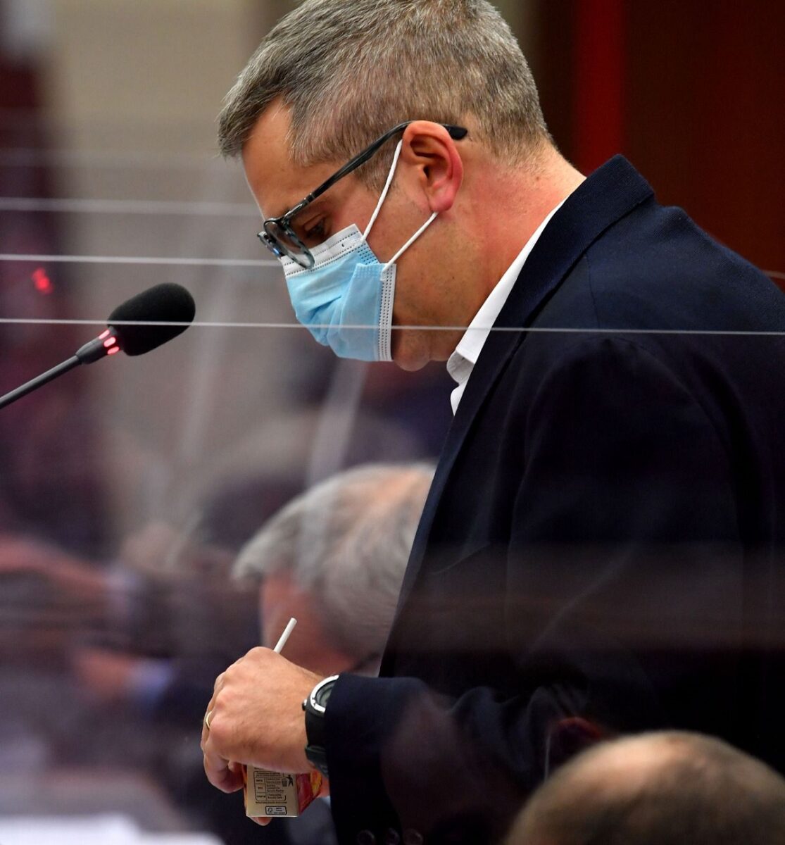 Bussolati, intervento da Guinness in aula: parla tutto il giorno. FOTO Bussolati, intervento da Guinness in aula: parla tutto il giorno. FOTO