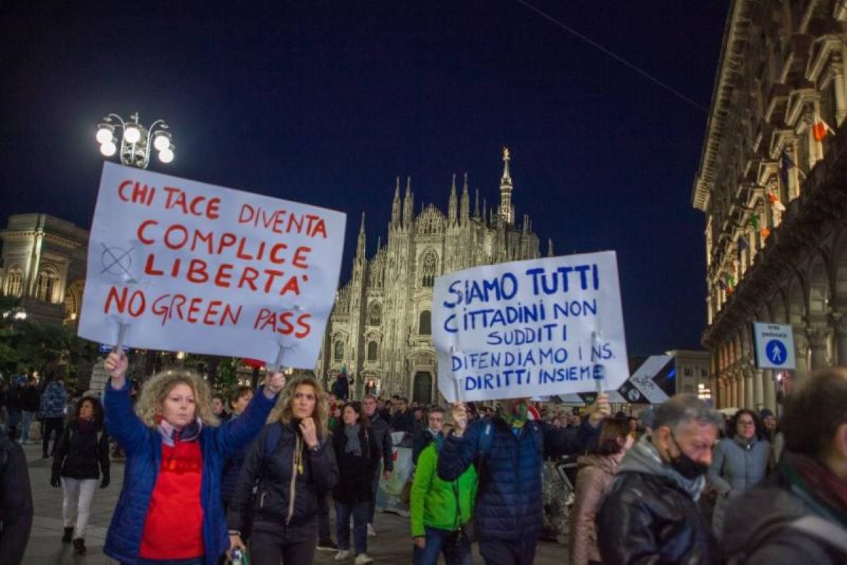 No Green Pass, chat “Basta Dittatura”: indagati per istigazione a delinquere No Green Pass, chat “Basta Dittatura”: indagati per istigazione a delinquere