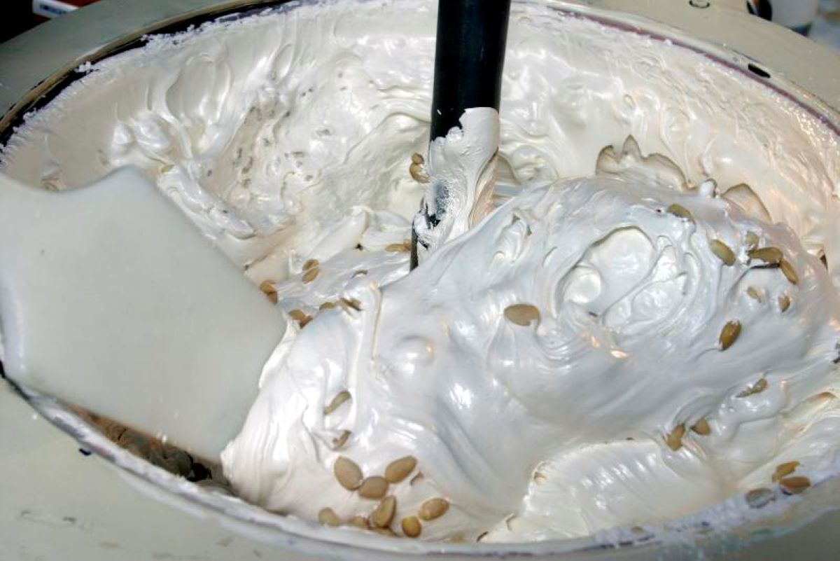 Torrone, Cremona: festa con un omaggio a Mina per un progetto sociale