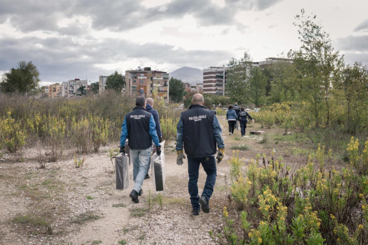 Le Figaro: “Napoli terzo mondo d’Europa, terra desolata soffocata dai debiti” Le Figaro: “Napoli terzo mondo d’Europa, terra desolata soffocata dai debiti”