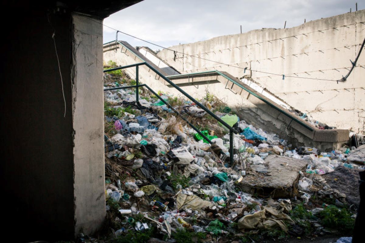 Le Figaro: “Napoli terzo mondo d’Europa, terra desolata soffocata dai debiti” Le Figaro: “Napoli terzo mondo d’Europa, terra desolata soffocata dai debiti”