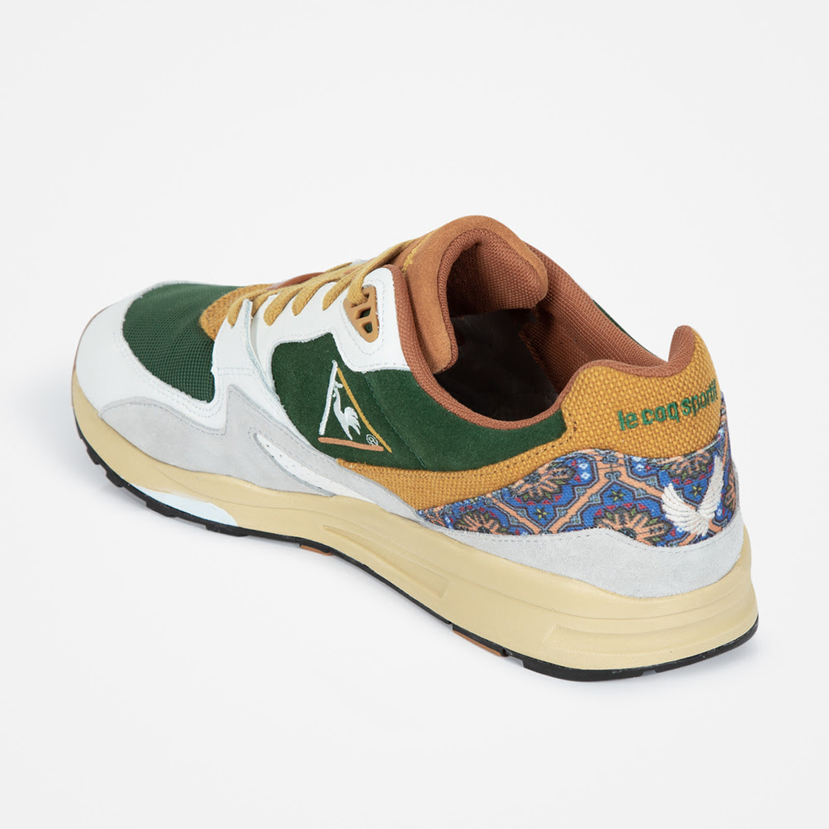 Le Coq Sportif presenta la nuova R800 Kilim con Sneakerbox Tel Aviv Le Coq Sportif presenta la nuova R800 Kilim con Sneakerbox Tel Aviv