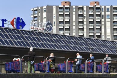 Carrefour, 769 dipendenti in esubero in tutta Italia. Dismetterà 106 negozi