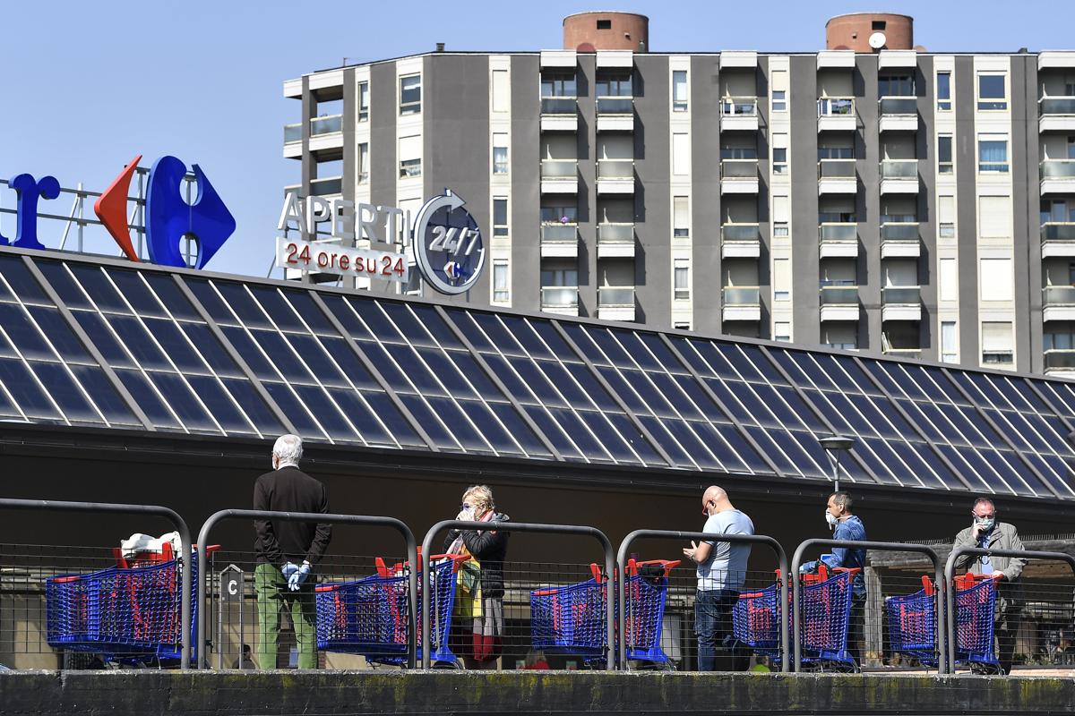 Carrefour, 769 dipendenti in esubero in tutta Italia. Dismetterà 106 negozi Carrefour, 769 dipendenti in esubero in tutta Italia. Dismetterà 106 negozi