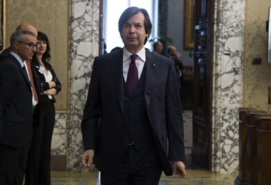 Intesa-Sanpaolo, accordo sindacale: 2 mila uscite a fronte di 1.100 assunti