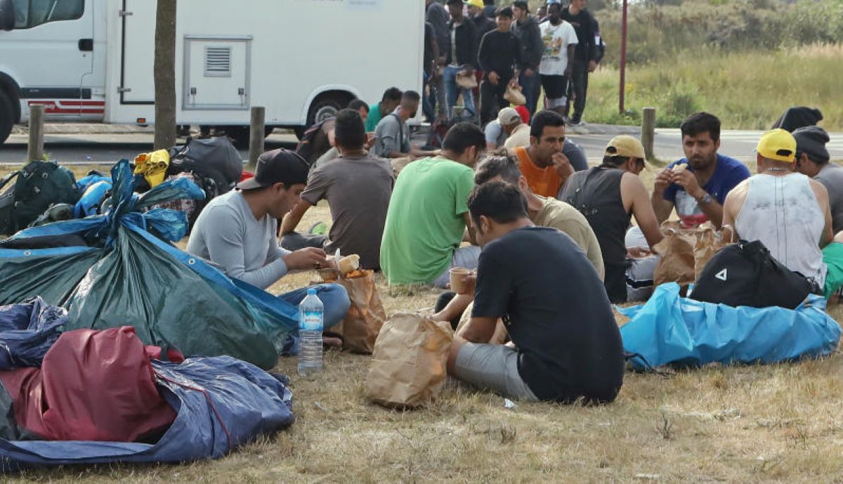 Decathlon Francia, canoe ritirate dal mercato per vietarne l’uso ai migranti