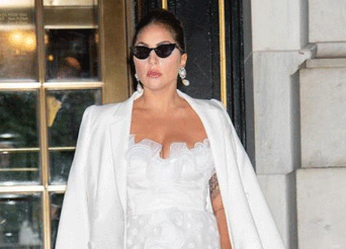 Lady Gaga, fiori ricevuti da Fazio? Buttati per terra, ecco perché. VIDEO