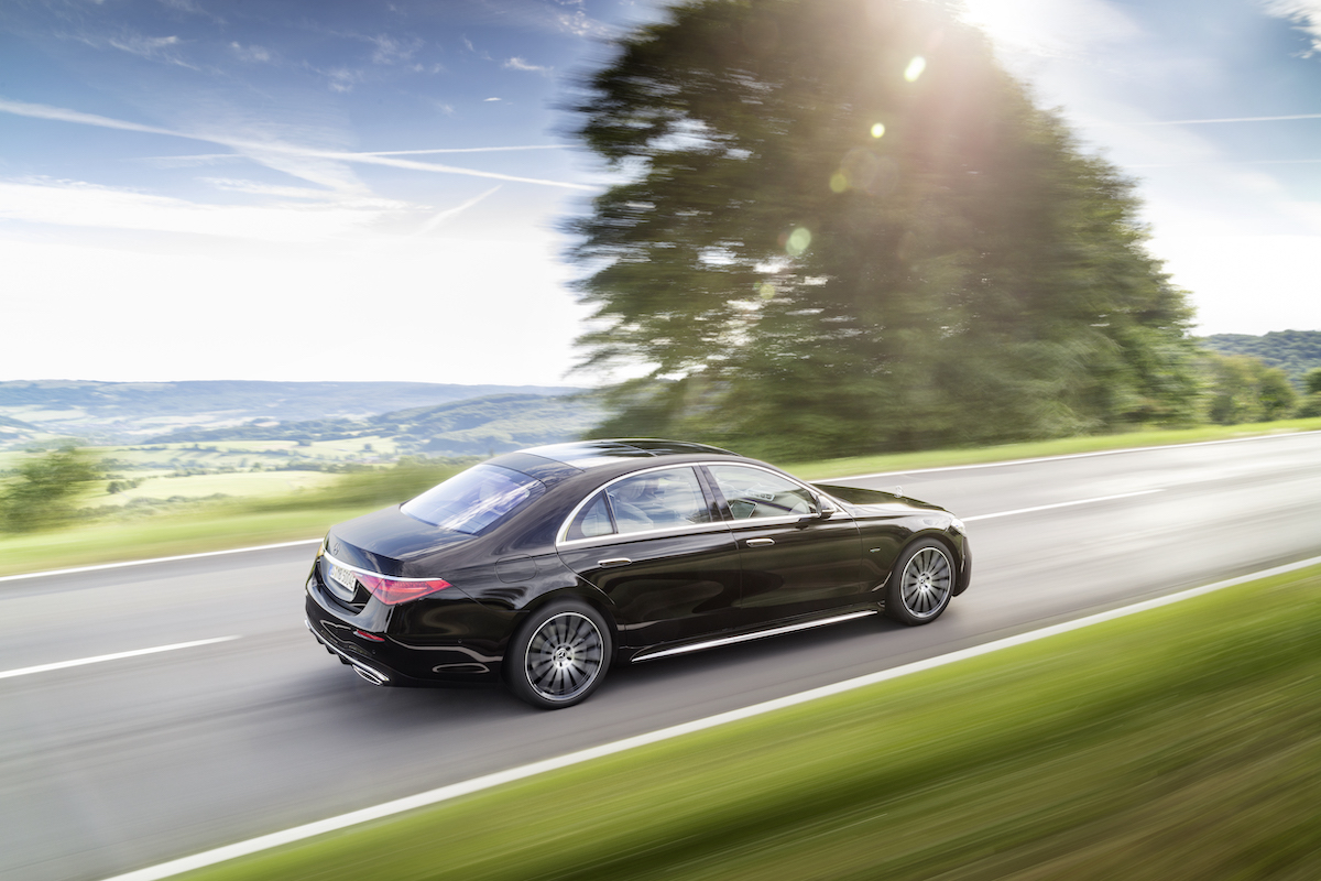 Lewis Hamilton e Roger Federer tornano on air con Mercedes Classe S
