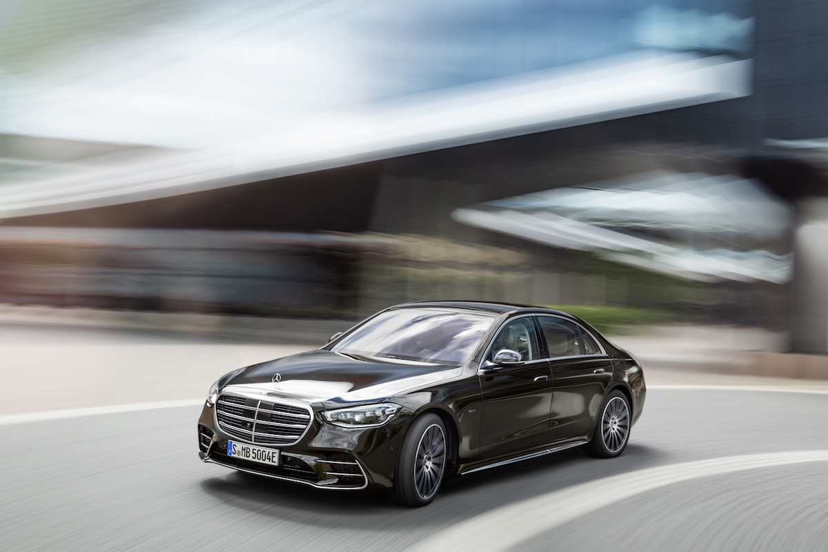 Lewis Hamilton e Roger Federer tornano on air con Mercedes Classe S