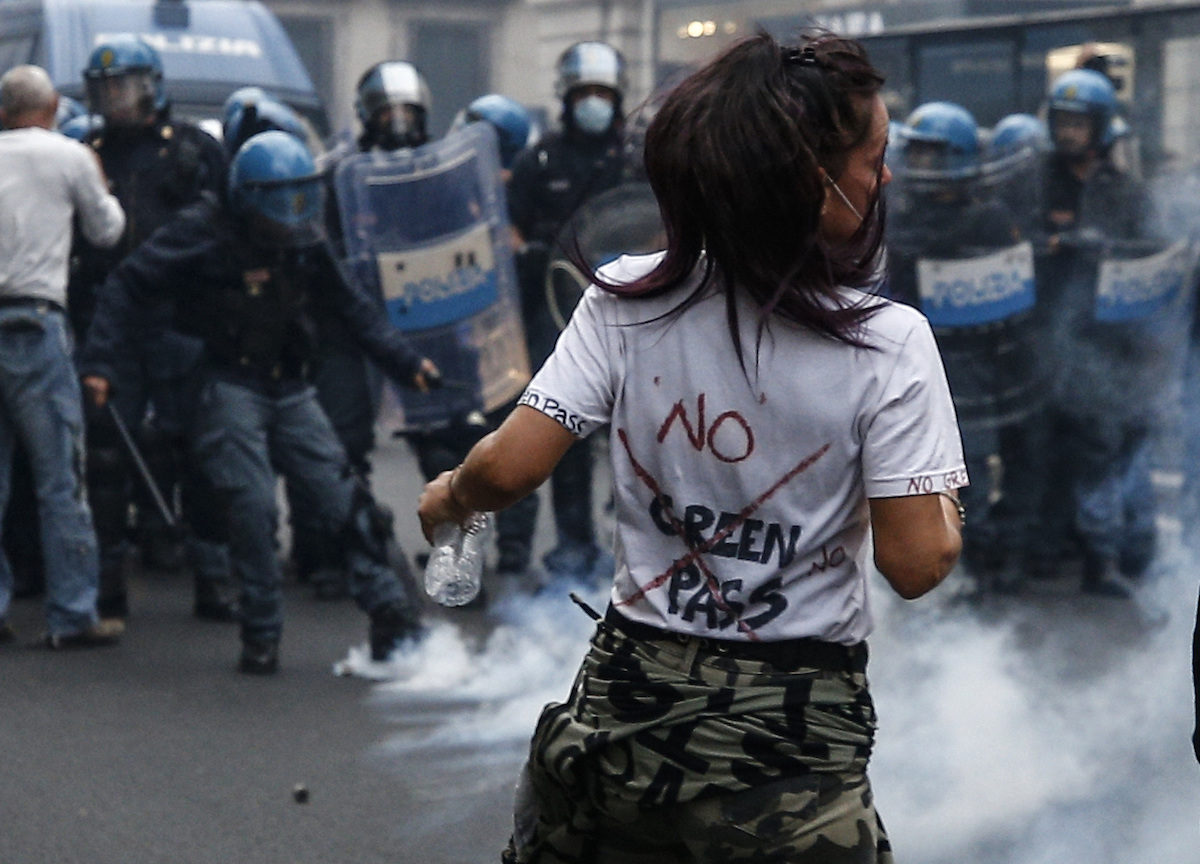 No Green Pass, Digos: 29 perquisizioni a No Vax attivi su Telegram No Green Pass, Digos: 29 perquisizioni a No Vax attivi su Telegram