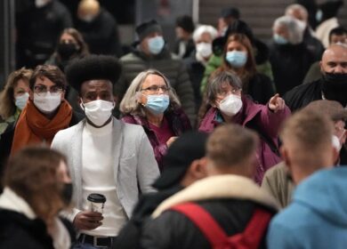 Covid, i contagi rallentano la ripresa: a Natale rischio perdite per 4 mld